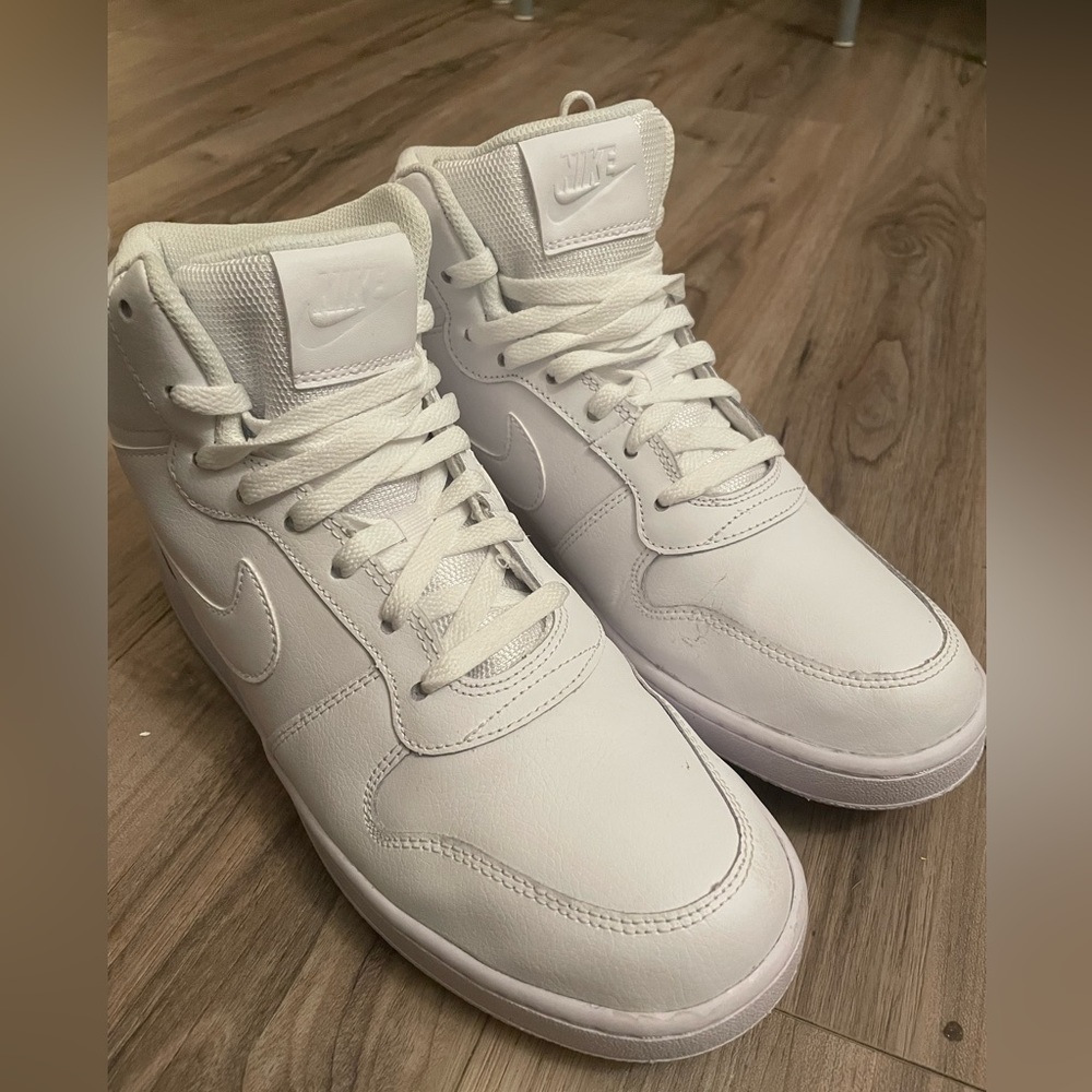 Nike Shoe Mid Ebernon mens size 10.4 pre owned. Worn once.